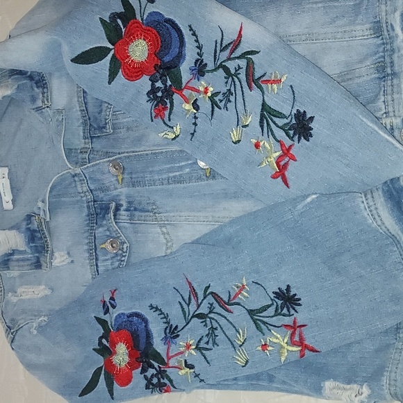 Cavalini embroidered distressed jean jacket - Picture 5 of 12